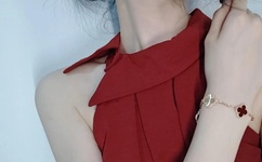 朋友人妻翘臀迎接我粗大撞击